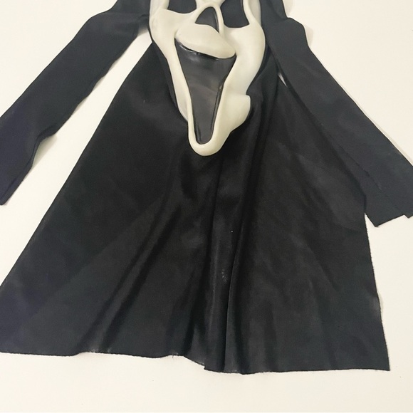 Scream Smiling Ghost Face Mask Fun World Div Glow in the Dark Halloween - Picture 9 of 16